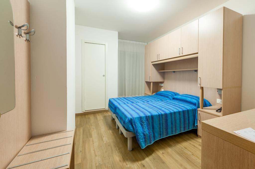 Hotel Garni Losanna 비비오네 객실 사진